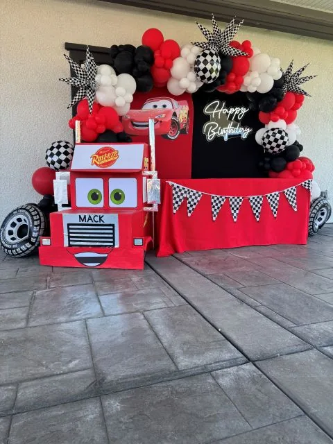 Birthday balloon decoration in Sacramento CA