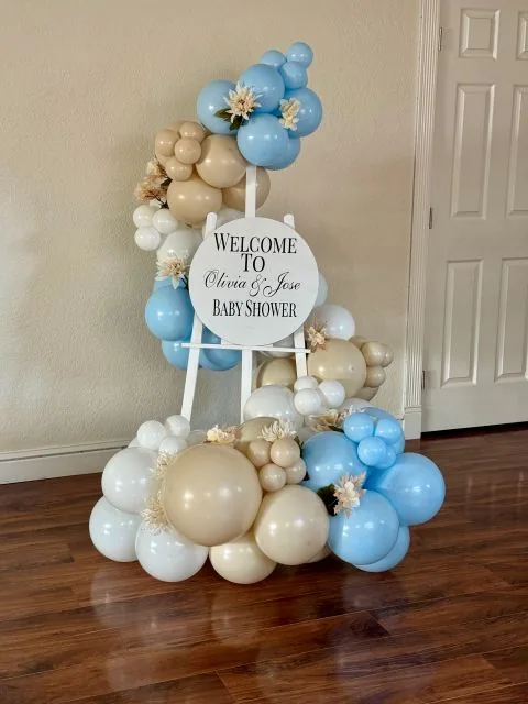 Welcome sign with balloon garland in Sacramento CA