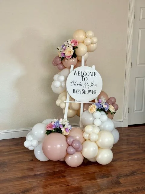 Welcome sign with balloon garland in Sacramento CA