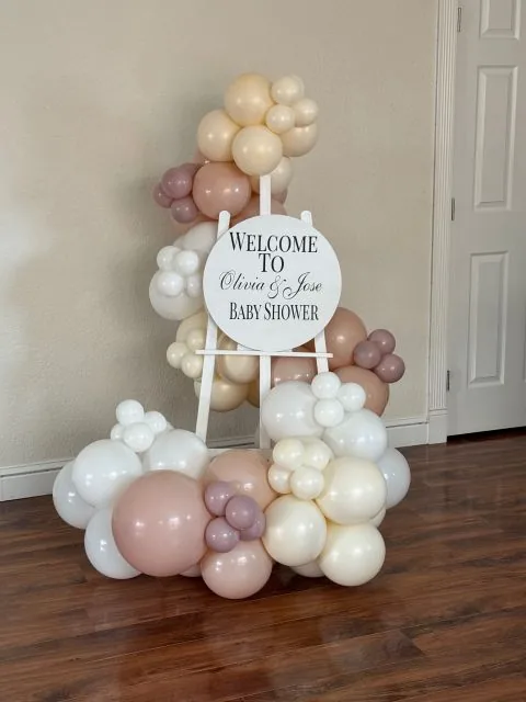 Welcome sign with balloon garland in Sacramento CA