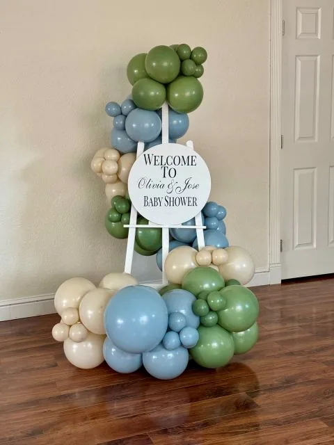 Welcome sign with balloon garland in Sacramento CA