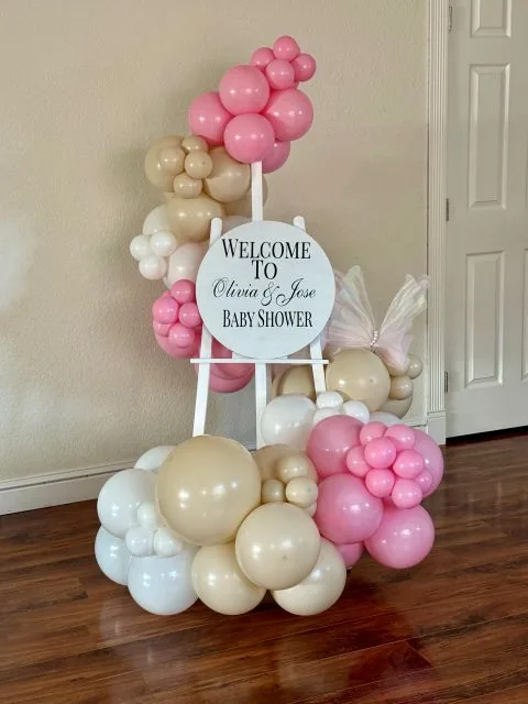 Welcome sign with balloon garland in Sacramento CA